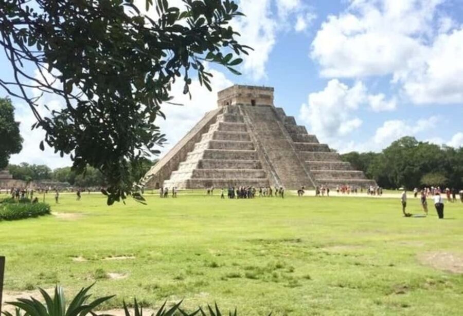 Cancun: Sightseeing Walking Tour With a Local Guide - What Makes This Tour Stand Out?