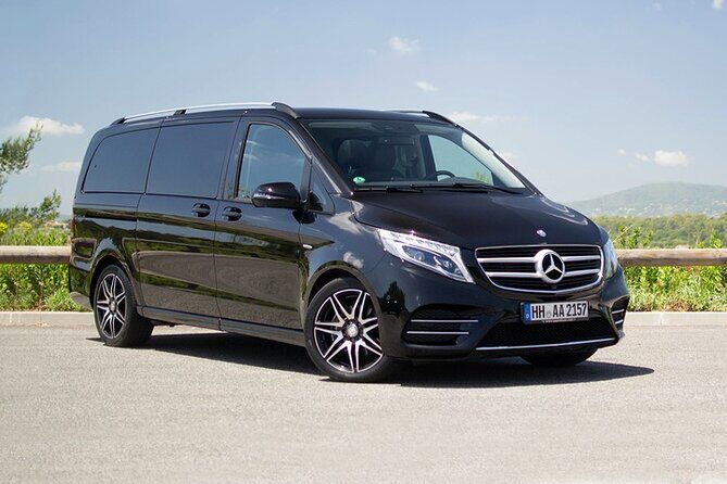 Private Transfer from Montreal Airport YUL to Montreal / Bromont - The Experience in Practice